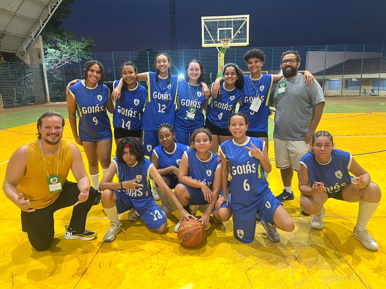 Time campeão do JIF na modalidade basquete feminino